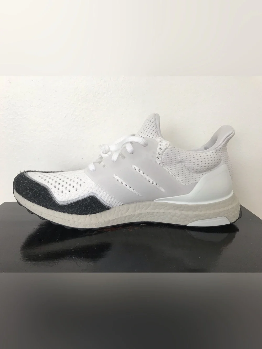 Size 10 Mens Adidas UltraBoost 1.0 Black Toe Suede Running Shoes White IH4927